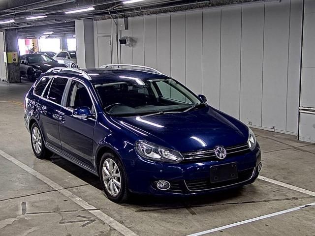 827 Volkswagen Golf variant 1KCTH 2013 г. (ZIP Osaka)